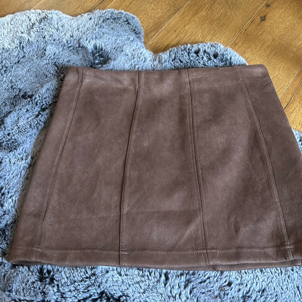 Cute mid length skirt